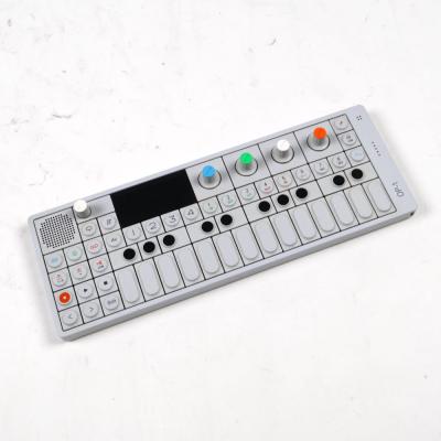 【中古】 ポータブルシンセサイザー ティーンネイジエンジニアリング TEENAGE ENGINEERING OP-1 斜めアングル画像