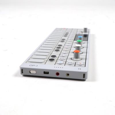 【中古】 ポータブルシンセサイザー ティーンネイジエンジニアリング TEENAGE ENGINEERING OP-1 サイド画像