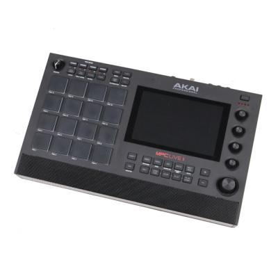 【中古】アカイ AKAI MPC LIVE II サンプラー モニタースピーカー内蔵スタンドアローンMPC 斜めアングル画像