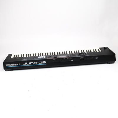 【中古】 ROLAND ローランド JUNO-DS88 シンセサイザー リア斜めアングル画像
