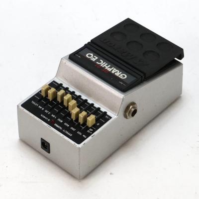 【中古】 グラフィックイコライザー マクソン MAXON GE-01 GRAPHIC EQ エフェクター リア斜めアングル画像