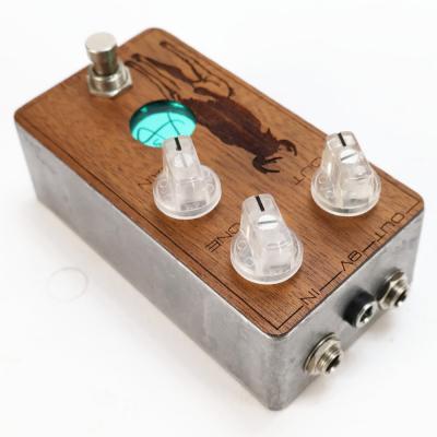 【中古】 オーバードライブ ANASOUNDS アナサウンズ SAVAGE ギターエフェクター 本体画像 斜め 2