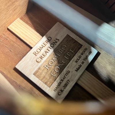 【中古】 ウクレレ ROMERO CREATIONS Romero Concert Premium Koa Low-Gセッティング ハワイアンコア コンサートウクレレ ロメロ シリアル