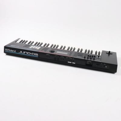 【中古】 シンセサイザー ROLAND JUNO-DS61 本体画像 斜め