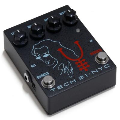 TECH21 Geddy Lee Signature Amalgamation Chorus コーラス ベースエフェクター 本体画像 斜め 2