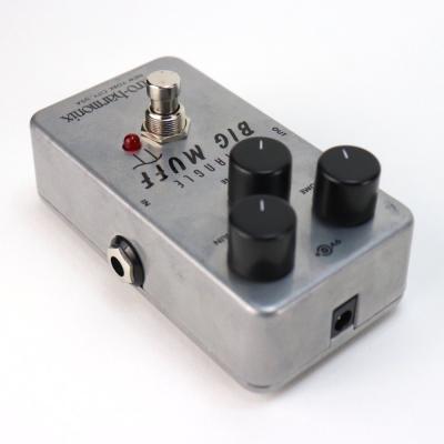 【中古】 エフェクター ELECTRO-HARMONIX Triangle Big Muff Pi ファズ ディストーション トライアングルビッグマフ エレクトロハーモニクス エレハモ リア斜めアングル画像
