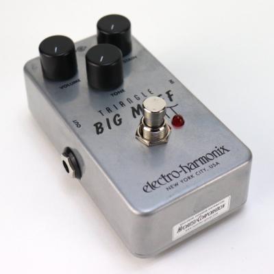 【中古】 エフェクター ELECTRO-HARMONIX Triangle Big Muff Pi ファズ ディストーション トライアングルビッグマフ エレクトロハーモニクス エレハモ 斜めアングル画像