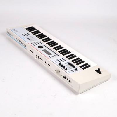 【中古】 シンセサイザー ROLAND JUNO-DS61 W リア斜めアングル画像