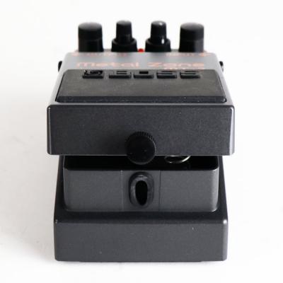 【中古】メタルゾーン エフェクター BOSS MT-2 Metal Zone ボス ギターエフェクター 電池ボックスゴムパーツ