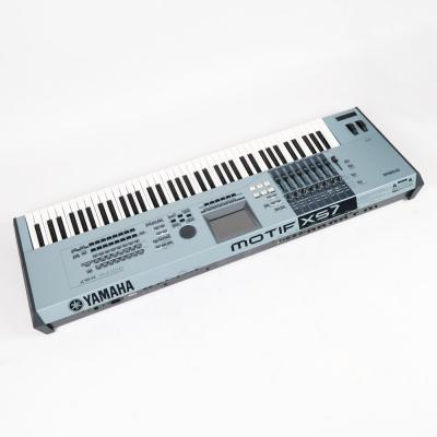 【中古】 シンセサイザー YAMAHA MOTIF XS7 ヤマハ 76鍵 本体画像 斜め