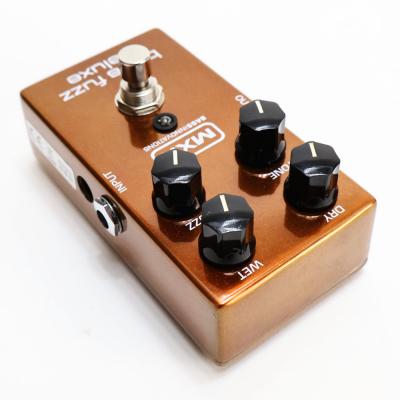 【中古】 ベース用ファズ エフェクター MXR M-84 Bass Fuzz Deluxe ベース用エフェクター ファズ 本体画像 斜め