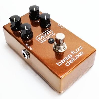 【中古】 ベース用ファズ エフェクター MXR M-84 Bass Fuzz Deluxe ベース用エフェクター ファズ 本体画像 斜め 2