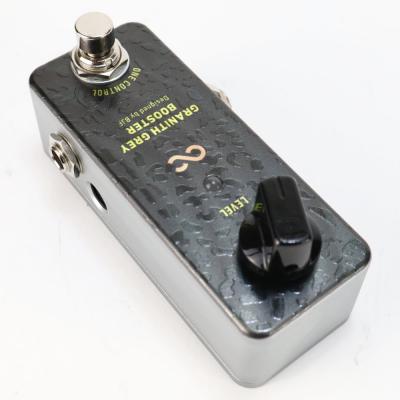 【中古】 One Control GRANITH GREY BOOSTER ブースター ギターエフェクター 本体画像 斜め