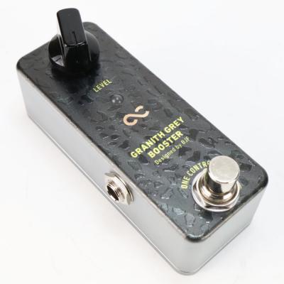 【中古】 One Control GRANITH GREY BOOSTER ブースター ギターエフェクター 本体画像 斜め 2
