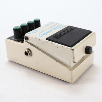【中古】 デジタルディレイ エフェクター BOSS DD-2 Digital Delay Made in JAPAN ギターエフェクター 斜めアングル画像