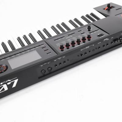 【中古】 Roland FA-07 76鍵 Music Workstation シンセサイザー 側面