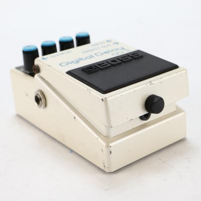 【中古】 デジタルディレイ エフェクター BOSS DD-3 Digtal Delay ギターエフェクター ディレイ 斜めアングル画像