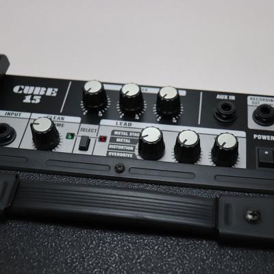 【中古】 ギターアンプ ROLAND CUBE-15 ローランド キューブ 4種類のアナログ歪み回路搭載 コントロールパネル