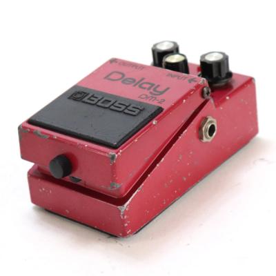 【中古】 アナログディレイ エフェクター BOSS DM-2 Delay 前期モデル アダプタージャック破断あり 電池使用可 Made in Japan ギターエフェクター 斜めアングル画像