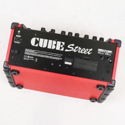 【中古】 ギターアンプ ローランド ROLAND CUBE Street RED 乾電池駆動パフォーマンス用ステレオアンプ ギターアンプ 本体画像 裏
