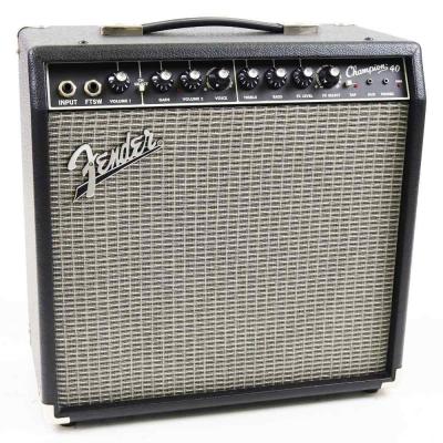 【中古】ギターコンボアンプ フェンダー Fender Champion 40 ギターアンプ 本体画像 斜め