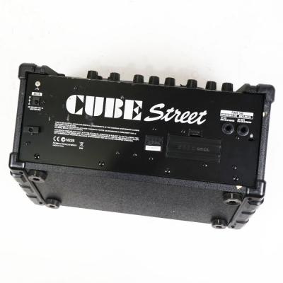 【中古】 ギターアンプ ローランド ROLAND CUBE Street BK 乾電池駆動パフォーマンス用ステレオアンプ ギターアンプ 本体画像 裏
