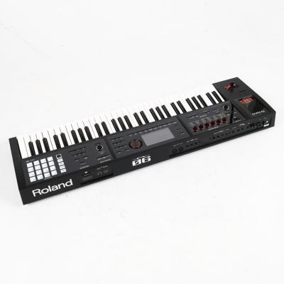 【中古】 ROLAND FA-06 Music Workstation シンセサイザー 本体画像 斜め