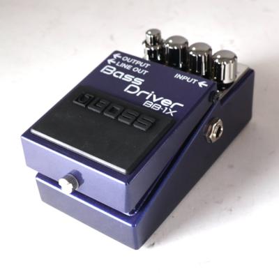 【中古】 ベースオーバードライブ エフェクター BOSS BB-1X Bass Driver ベースドライバー ベースエフェクター 斜めアングル画像