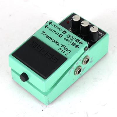 【中古】 トレモロパン エフェクター BOSS PN-2 ギターエフェクター Tremolo / Pan トレモロ パンニング 斜めアングル画像