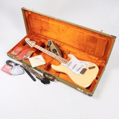【中古】 エレキギター Fender Yngwie Malmsteen Stratocaster Scalloped Maple Fingerboard Vintage White 2025年製 フェンダー イングヴェイ・マルムスティーン ストラトキャスター ケース