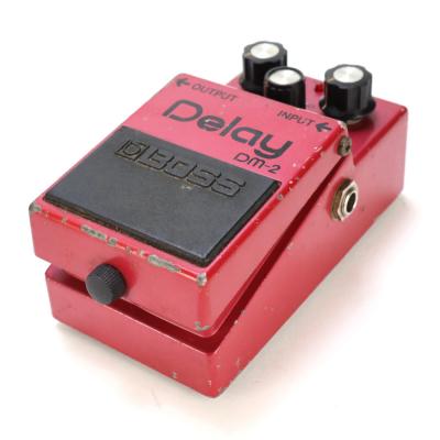 【中古】 アナログディレイ エフェクター BOSS DM-2 Delay 前期モデル Made in Japan ギターエフェクター 斜めアングル画像