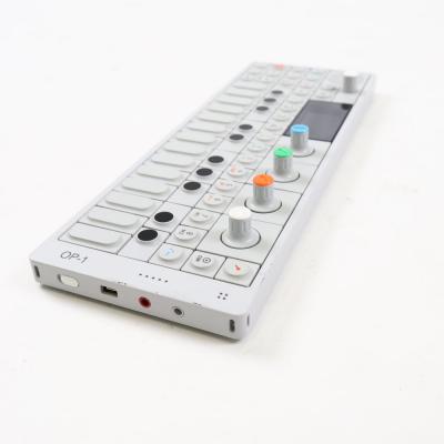 【中古】 ポータブルシンセサイザー ティーンネイジエンジニアリング TEENAGE ENGINEERING OP-1 全体