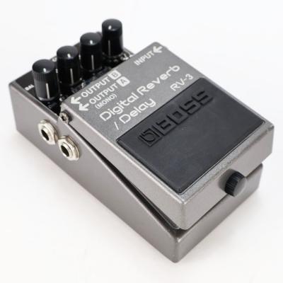 【中古】 デジタルリバーブ ディレイ エフェクター BOSS RV-3 Digital Reverb Delay ボス ギターエフェクター 本体画像 斜め 2