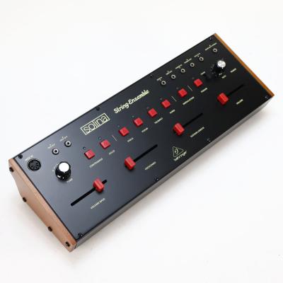 【中古】 BEHRINGER ベリンガー SOLINA STRING ENSEMBLE Analog String Ensemble Synthesizer ストリングス シンセサイザー 本体画像 斜め