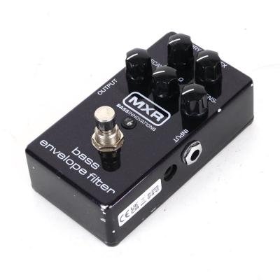 【中古】 ベース用エフェクター MXR M-82 bass envelope filter 斜めアングル画像