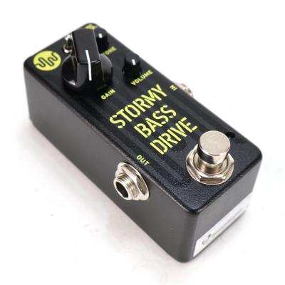 【中古】 E.W.S. Stormy Bass Drive ストーミーベースドライブ ベース用オーバードライブ エフェクター 斜めアングル画像