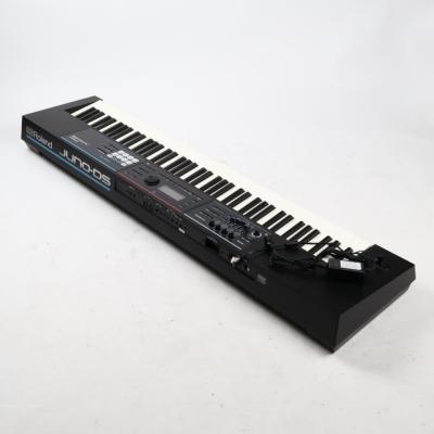 【中古】 ROLAND ローランド JUNO-DS88 シンセサイザー リア斜めアングル画像