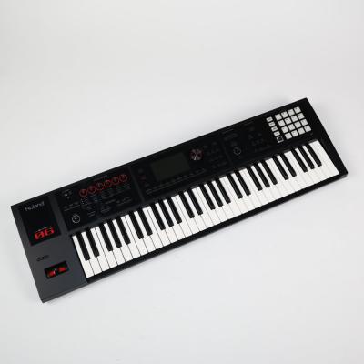 【中古】 ROLAND FA-06 Music Workstation シンセサイザー 正面