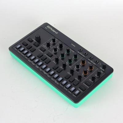 【中古】 ROLAND ローランド S-1 TWEAK SYNTHESIZER AIRA COMPACT マイクロポリフォニックシンセサイザー 全体