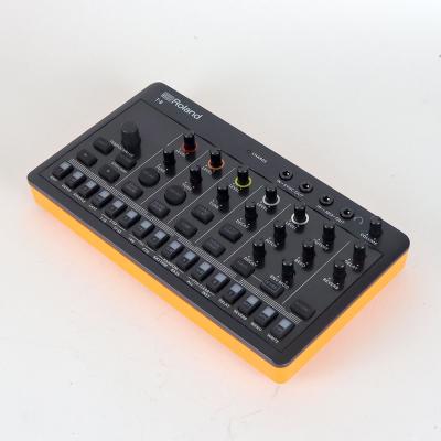 【中古】 ROLAND T-8 BEAT MACHINE AIRA COMPACT ビートマシン シーケンサー リズムマシン 全体