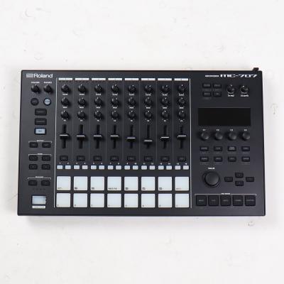 【中古】 ローランド ROLAND MC-707 GROOVEBOX グルーヴボックス 正面