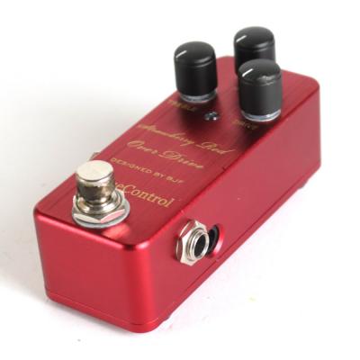 【中古】 オーバードライブ ONE CONTROL STRAWBERRY RED OVER DRIVE ワンコントロール ストロベリーレッド ワンコン 斜めアングル画像