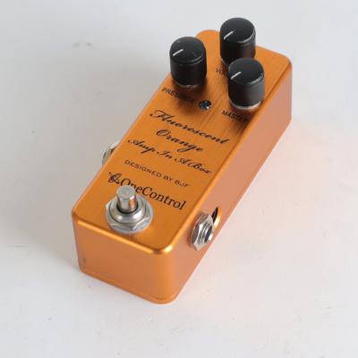 【中古】 One Control FLUORESCENT ORANGE AIAB Amp In A Box 旧デザイン オーバードライブ ギターエフェクター 側面