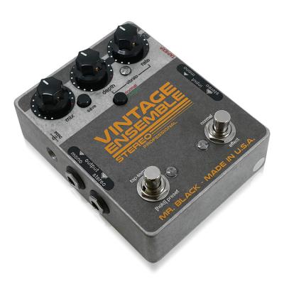 Mr.Black ミスターブラック Stereo Vintage Ensemble Professional コーラス ビブラート ギターエフェクター 斜めアングル画像