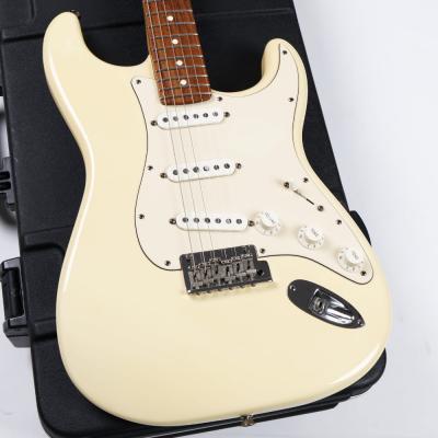 【中古】 エレキギター Fender American Standard Stratocaster Rosewood Fingerboard Olympic White 2008年製 フェンダー ボディ画像