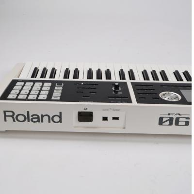 【中古】 ROLAND ローランド FA-06-SC Music Workstation シンセサイザー 限定ホワイトカラー 側面
