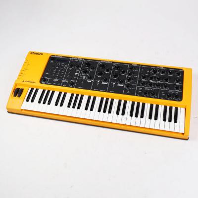 【中古】 シンセサイザー STUDIOLOGIC スタジオロジック sledge 1.4 本体画像 斜め