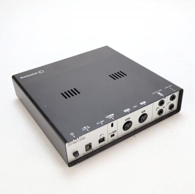 【中古】 オーディオインターフェイス Steinberg UR-RT2 スタインバーグ Rupert Neve Designs トランスフォーマー2基搭載 本体画像 斜め