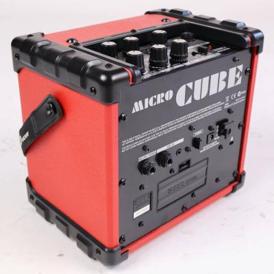 【中古】 ギターアンプ ローランド ROLAND MICRO CUBE RED マイクロキューブ 赤 小型ギターアンプ コンボ 本体画像 斜め