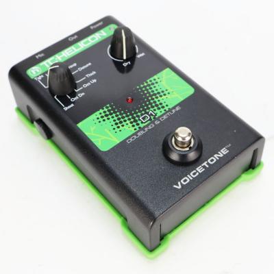 【中古】 TCヘリコン TC-HELICON VoiceTone D1 ボーカル用エフェクター ボイストーン 本体画像 斜め